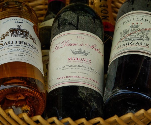 10 Outstanding Bordeaux Wines to Buy in 2022